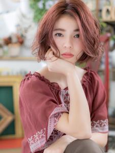 個性的カラーでセンターパートくせ毛風ラフボブ　リッチウェーブ - COVER HAIR bliss【カバーヘア ブリス】戸田公園/戸田公園西口店掲載