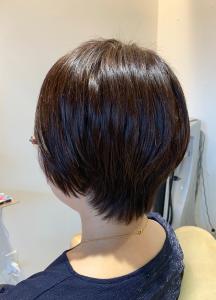 襟足のクセを活かしたフィットショート - Hair&Make OPSIS掲載