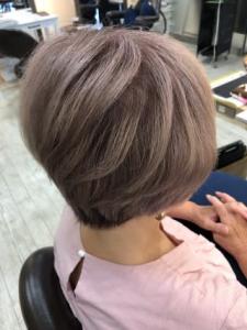 白髪をいかしたホワイティピンク - CREA掲載
