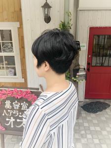 すっきりフェミニンショートスタイル - hair land Oz掲載