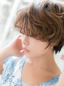 くせ毛風ラフウェーブのラグジュアリーショート　ダブルバング - mod's hair【モッズヘア】上尾/上尾西口店掲載