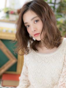 女らしさ溢れるアシンメトリーほつれカール　無造作 - COVER HAIR bliss 大宮西口店【カバー ヘア ブリス】掲載