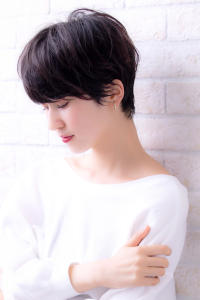 グラデーションカラー&ダブルバングの小顔ワンサイドショート - Hair art chiffon 川口店掲載