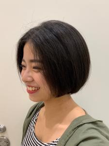 するんっと収まる黒髪ミニボブ - Hair&Make OPSIS掲載