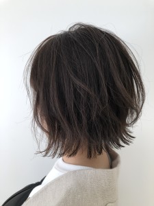 外ハネ、切りっぱなしボブ - トリート ヘアデザイン浦安店掲載