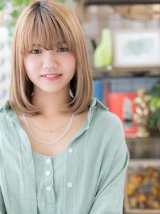 ハイトーンで外国人風☆グロスストレートミディ　小顔 - COVER HAIR bliss 【カバー ヘア ブリス】川口/ららテラス川口東口駅前店掲載