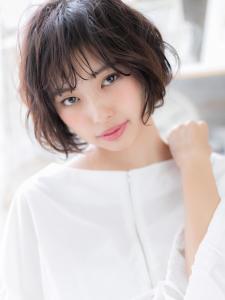耳かけも◎斜めバング×前下がりの黒髪大人ボブ　ダブルバング - mod's hair【モッズヘア】越谷/越谷西口店掲載