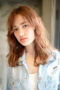 クール＆フェミニンなシースルーワイドバングスタイル - HAIR & MAKE EARTH 大分森町店掲載