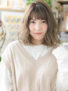 外国人風カラー×ランダムウェーブ　ふわミディ - COVER HAIR bliss 川口東口駅前店【カバー ヘア ブリス】掲載