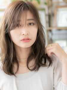 斜めバングのアシンメトリーナチュラルラフウェーブ　ブランジュ - COVER HAIR bliss 【カバー ヘア ブリス】川口/ららテラス川口東口駅前店掲載