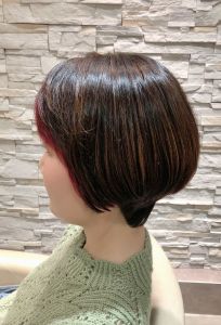 チェリーピンクのアクセントが可愛い丸みのあるショートボブ - Hair&Make OPSIS掲載