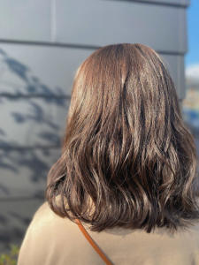 人生初カラーは大人かわいいナチュラルブラウン - アクイール掲載