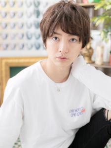 マット質感で優し気サイドパートショート　好感度