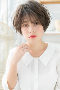 センターパートで抜け感…大人前下がりボブ　毛先パーマ - mod's hair【モッズヘア】上尾/上尾西口店掲載