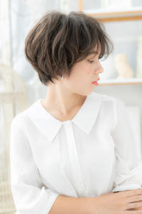 センターパートで抜け感…大人前下がりボブ　くせ毛風 - mod's hair【モッズヘア】越谷/越谷西口店掲載