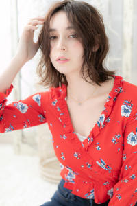 外国人風やわらか質感くせ毛風ふわミディ　似合わせカット - mod's hair【モッズヘア】越谷/越谷西口店掲載