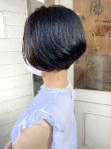 前下がりショートボブ黒髪ボブアラサーアラフォーヘアスタイル - CHAINON掲載