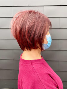 大人前下がりショート×ピンクレッドカラー - アクイール掲載