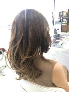 バレイヤージュ・ハイライト グレージュ レイヤースタイル - Hair VERDE掲載