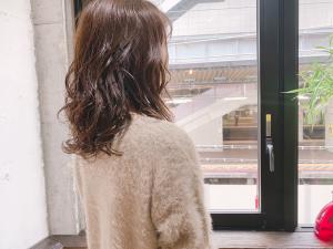 大人のゆる巻きスタイル - Lourdes hair design掲載