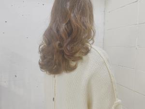 細いくて目立たないハイライトカラー - Lourdes hair design掲載