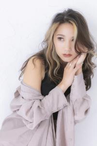 フレーミングカラー前髪ハイライトグレージュハイトーン - prize Iris 池袋【プライズ アイリス】池袋駅東口店掲載