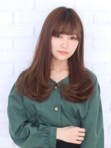 大人のツヤ髪、毛先のまとまり抜群の内巻きロング - Plaisir掲載