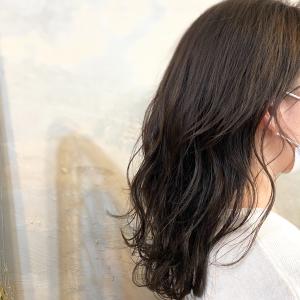 セミロングのゆる巻き - HAIRSALON solork掲載