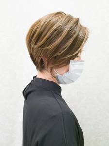 グレーカラーを活かしたハイライトカラーボブ - 日置美容室本店掲載