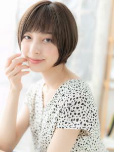 大人かわいいくすみカラー前下がりショート　オリーブグレージュ - mod's hair 越谷西口店【モッズヘア】掲載