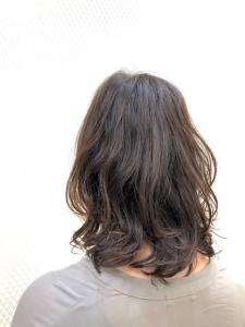 くせ毛風パーマ/ミディアム/レイヤー/無造作ヘア/40代 - QUALIS 上福岡店掲載