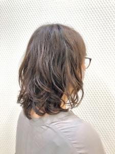 くせ毛風パーマ/ミディアム/レイヤー/無造作ヘア/40代 - QUALIS 上福岡店掲載