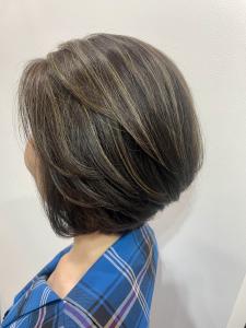 ハイライトカラーが際立つ毛流れ前下がりボブ - Casii 【カシー】掲載