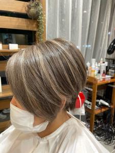Daisy×白髪染めでも問題なくハイライトグレージュ - Daisy掲載