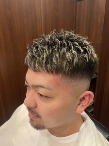 スキンフェードホワイトメッシュカラー - HIRO GINZA 池袋 サンシャイン通り店掲載