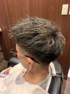 ホワイトメッシュ+スキンフェード - ヒロ銀座ヘアーサロン 五反田店掲載