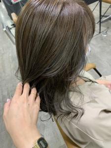 白髪ぼかしハイライト、イルミナカラー20代30代 - prize Iris 池袋【プライズ アイリス】池袋駅東口店掲載