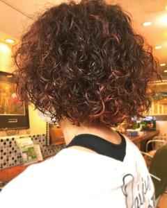 カーリーStyle × インナーカラー - HAIR MAKE FACTORY APNEK掲載