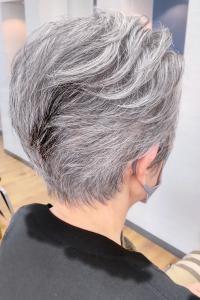 手ぐしでも仕上げられるエレガンスなサイドリーゼント - ヘアー&エステ EM’S 【町屋】掲載