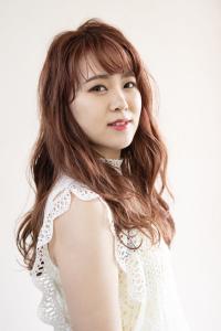 ワインレッドカラーがなびくふわゆるウェーブパーマ - Fleu[r] フルー 都立大学店掲載