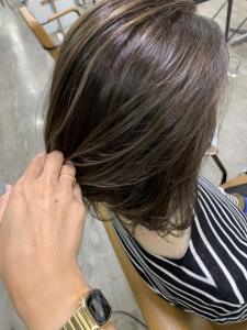 白髪ぼかしハイライト、池袋20代30代￥15400 - prize Iris 池袋【プライズ アイリス】池袋駅東口店掲載