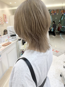 ミディアムウルフ×ホワイトベージュカラー☆ - NYNY 河原町オーパ店掲載