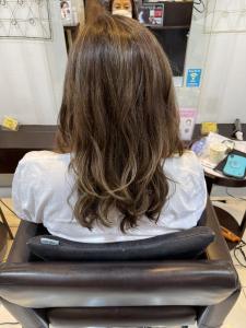 白髪染めから明るいカラーにしたい方に！ - Stilla smooth掲載