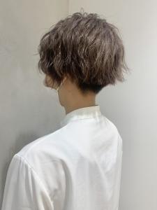 大人可愛い♪刈り上げショート×ラベンダーベージュカラー - Eleanor 梅田店掲載