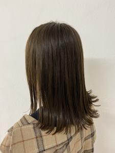 オリーブベージュ/艶髪/外ハネ - ungu ul掲載