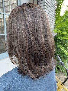 韓国風ミディアムヘアカーキグレージュカラー - Anjo掲載