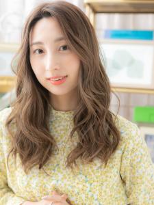 外国人風ハイライト大人巻きセンターパート　抜け感ヘア - COVER HAIR bliss 大宮西口店【カバー ヘア ブリス】掲載