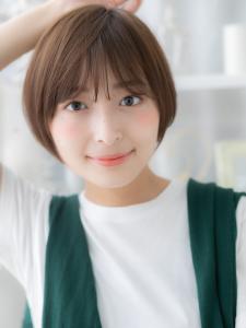 透けバングくすみカラー小顔マッシュショート　ふわふわショート - mod's hair【モッズヘア】越谷/越谷西口店掲載