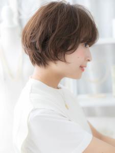 大人かわいい斜めバングくせ毛風ゆるふわボブ　カーキアッシュ - mod's hair 越谷西口店【モッズヘア】掲載