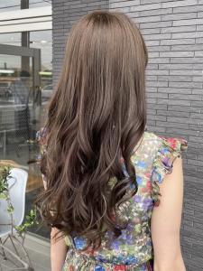 オリーブベージュ×ゆるふわロングで大人な印象に☆彡 - FRAMES hair design掲載